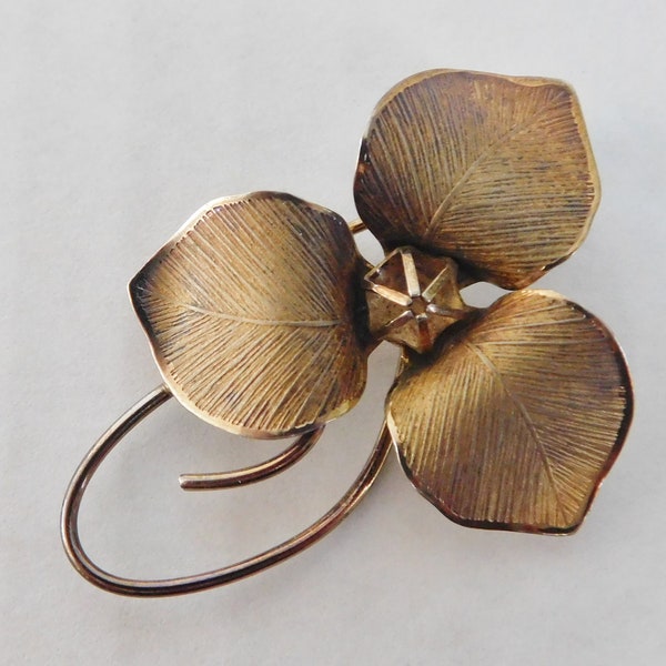 1960's Brushed Gold Tone Trillium Small Brooch by Bond Boyd Sterling