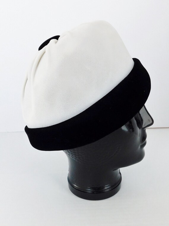 1960's Velvet Cloche Hat - image 7