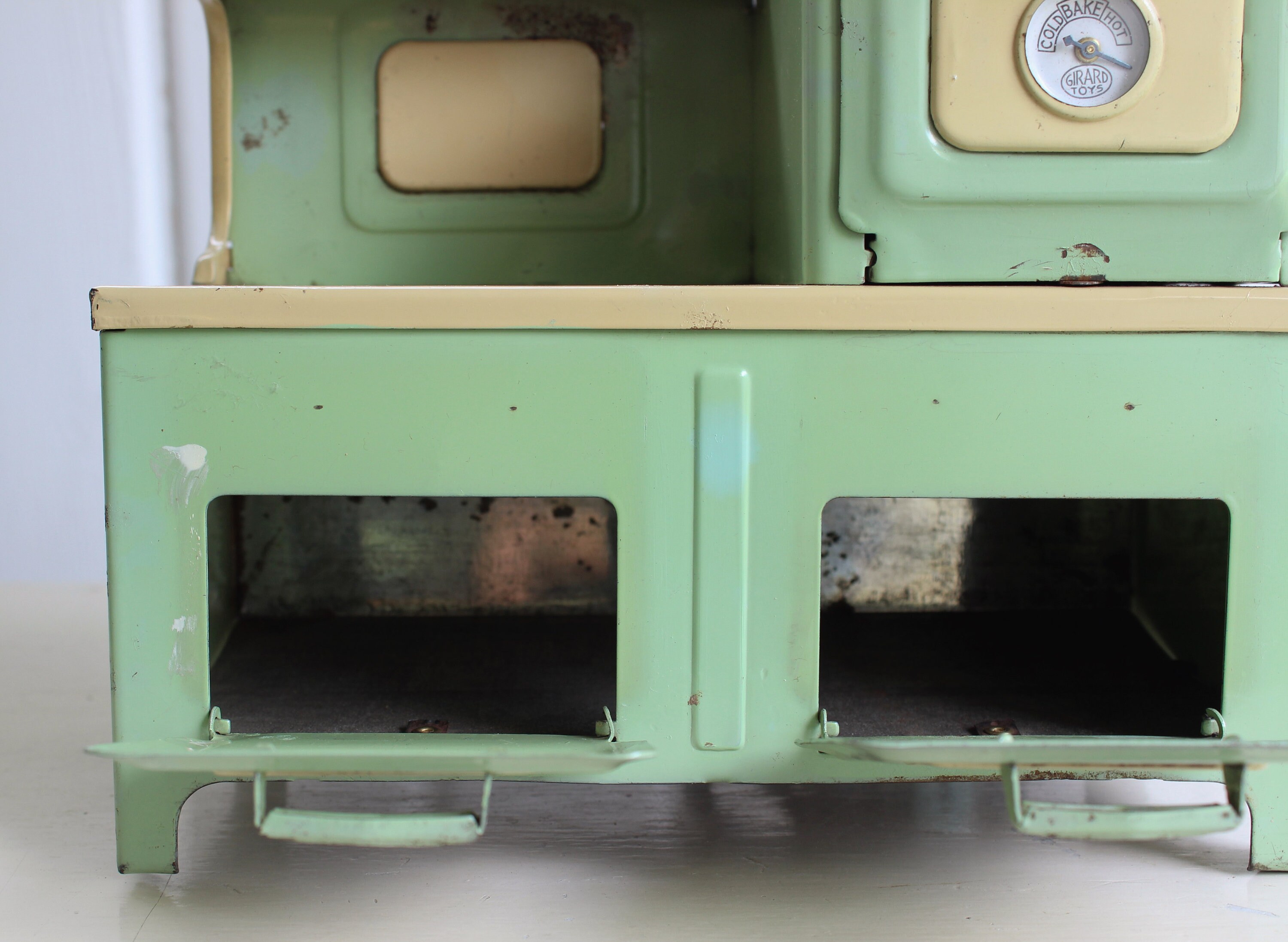 Vintage Metal TOY STOVE Mint & Cream, Girard Electric Kitchen Toy