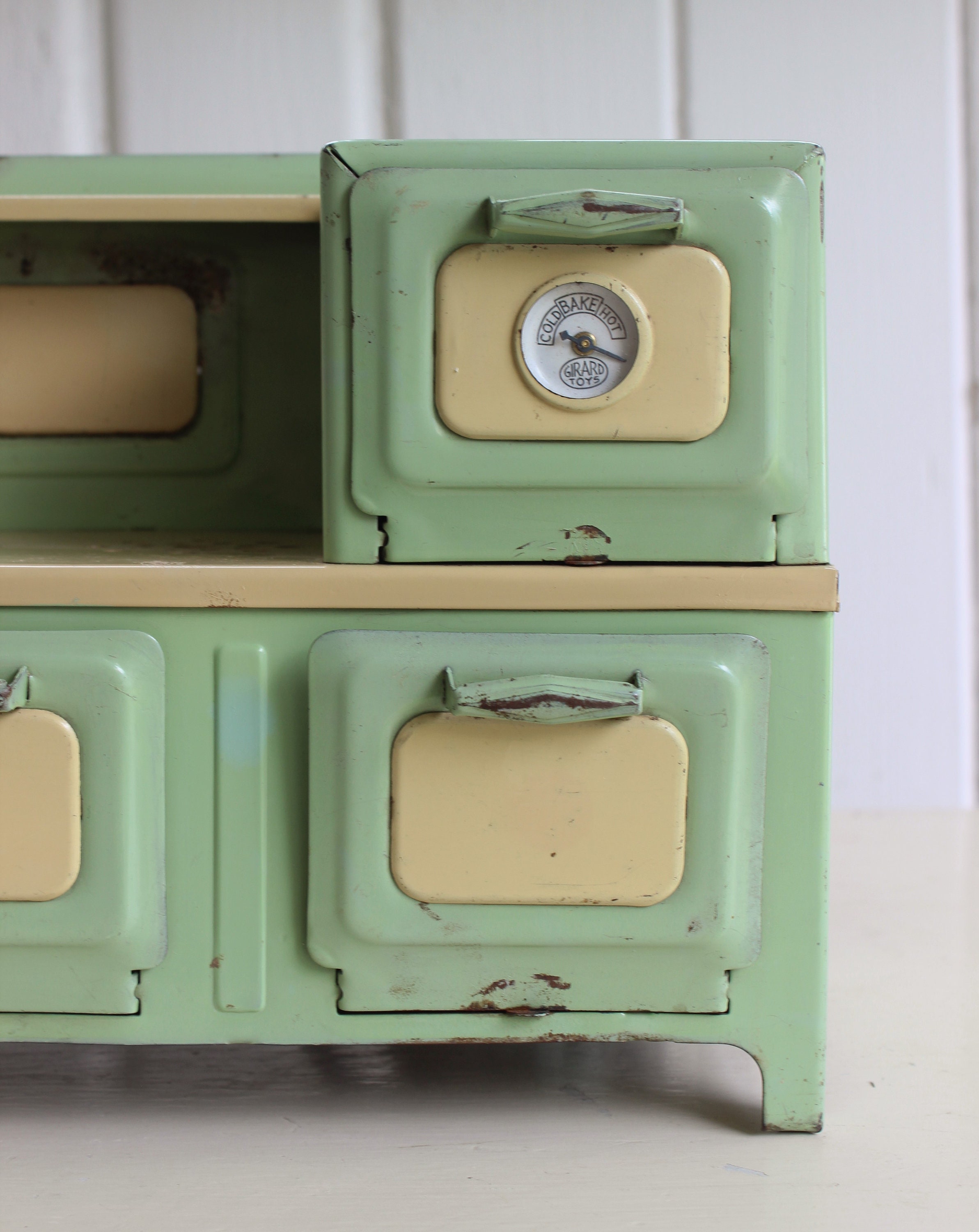Vintage Metal TOY STOVE Mint & Cream, Girard Electric Kitchen Toy