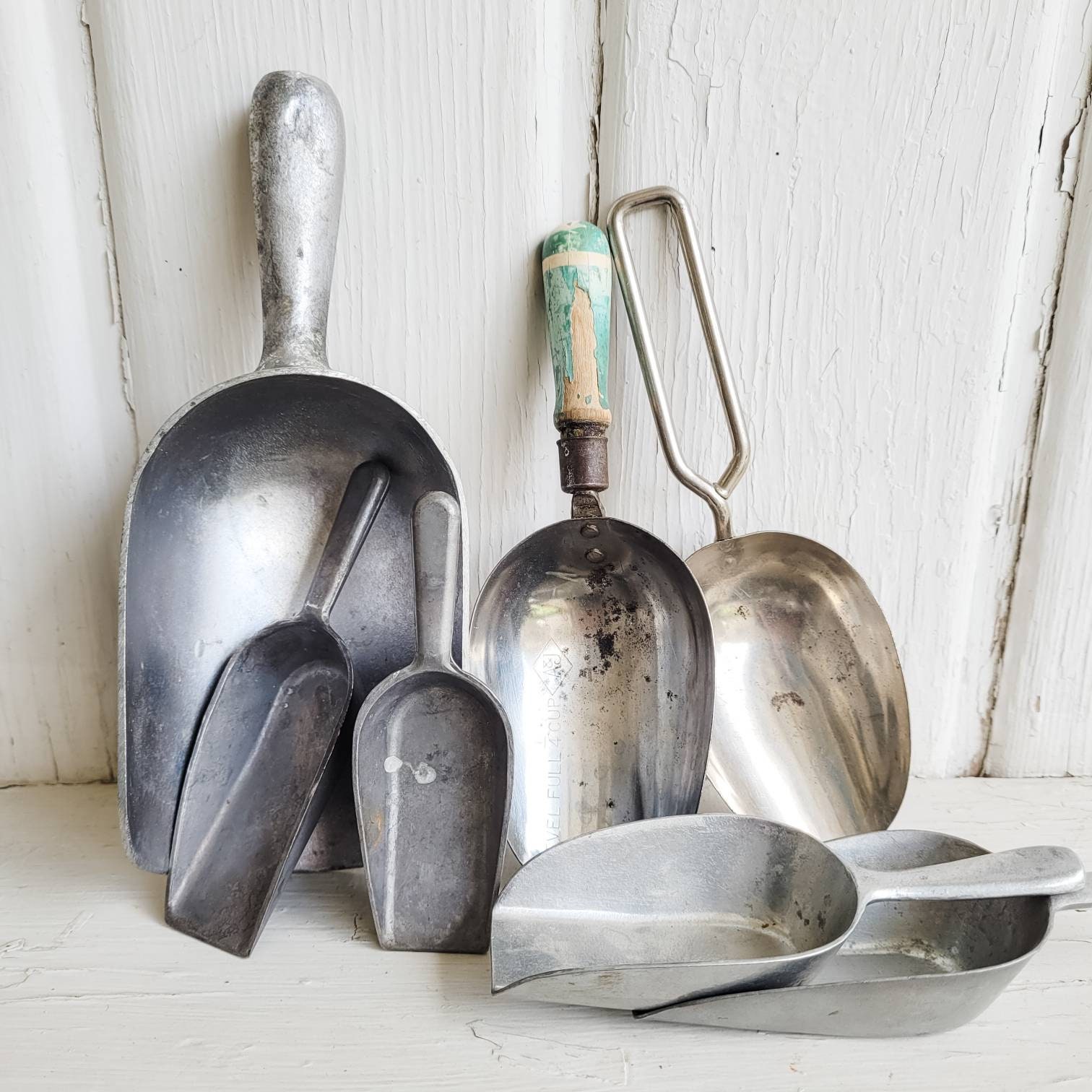 Instant Collection Vintage METAL SCOOPS Variety of Sizes, Rustic