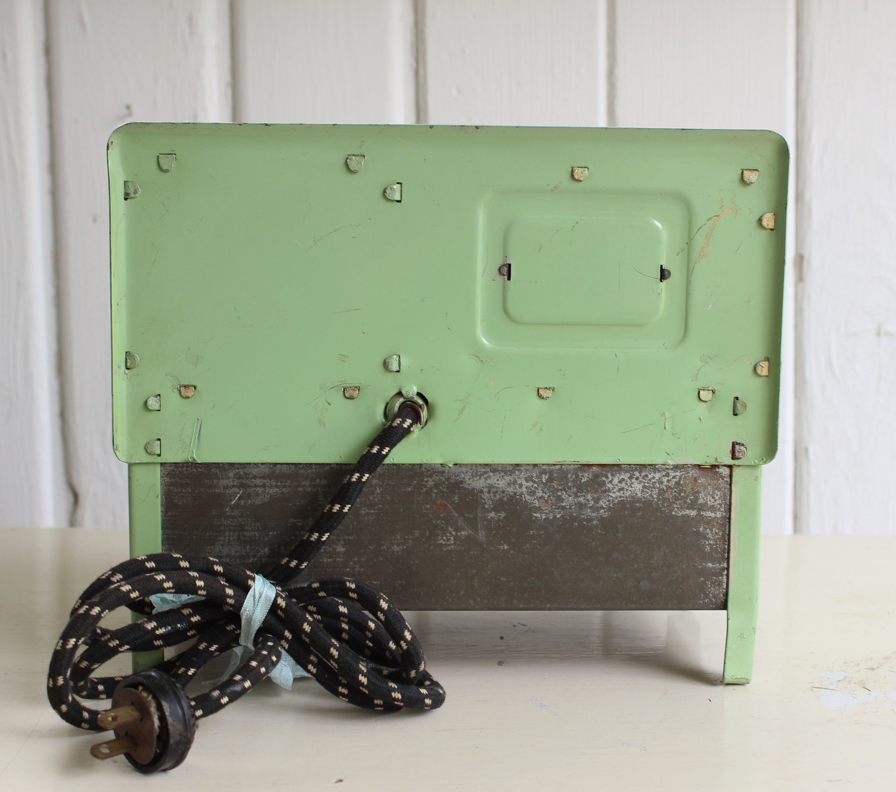 Vintage Metal TOY STOVE Mint & Cream, Girard Electric Kitchen Toy