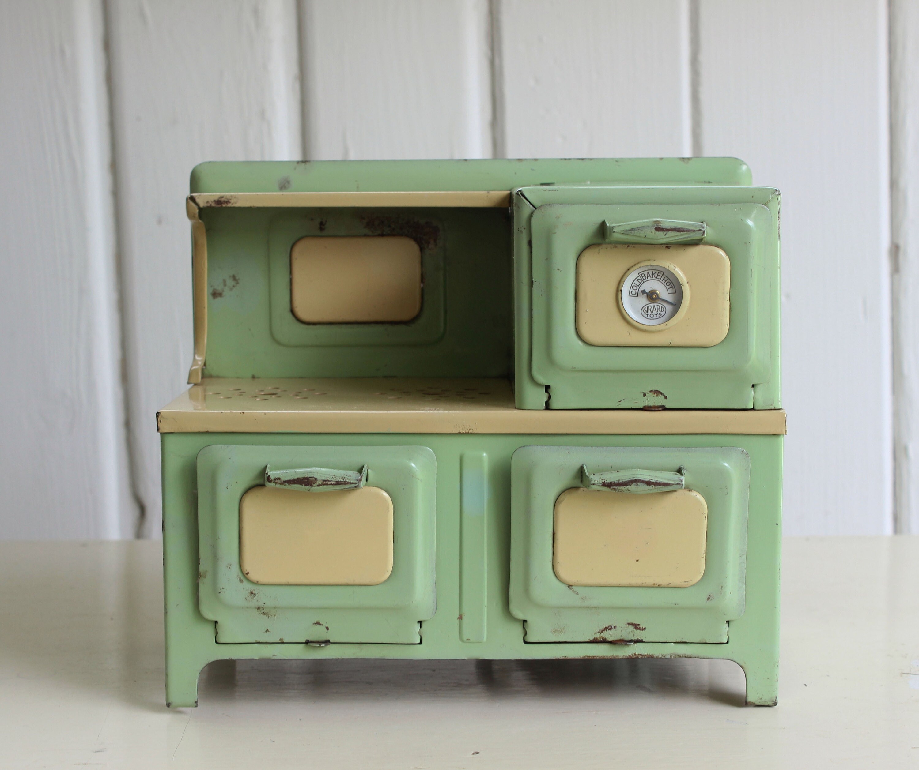 Vintage Metal TOY STOVE Mint & Cream, Girard Electric Kitchen Toy