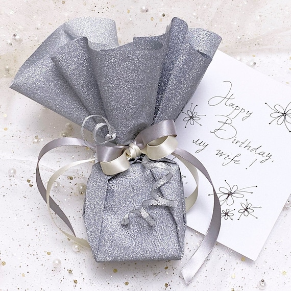 Christmas Gift Wrapping Ideas - the gray details