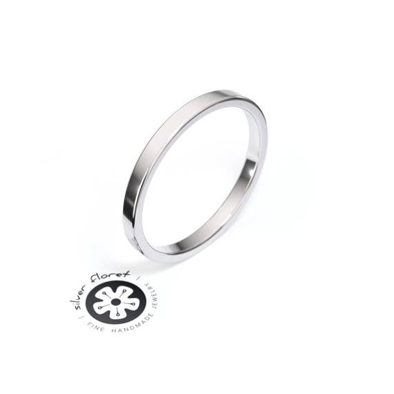 plain silver band ring
