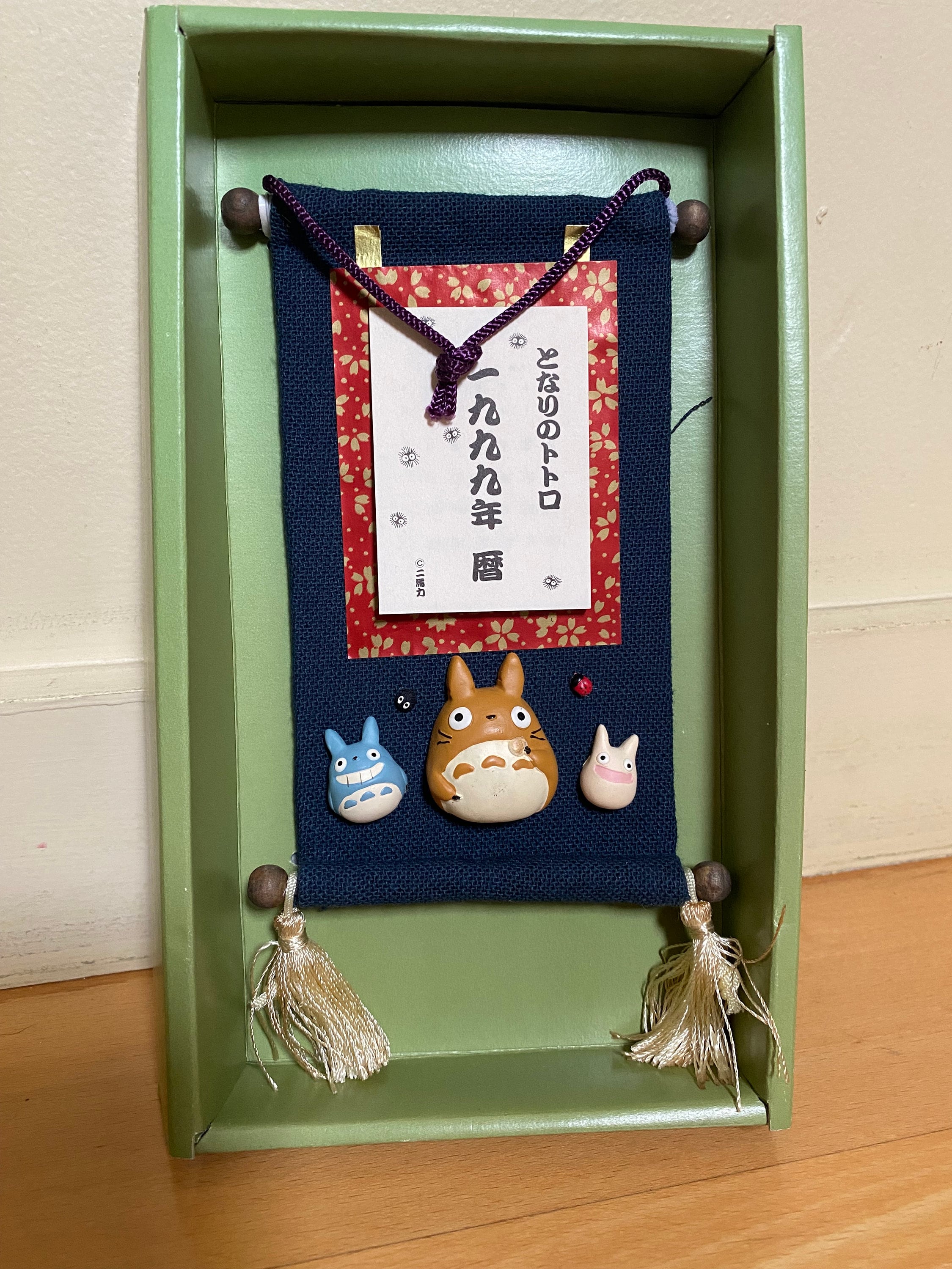 となりのトトロ 1999年 カレンダー 壁掛・掛軸風 となりのトトロ 1999年 カレンダー 壁掛・掛軸風 - メルカリ