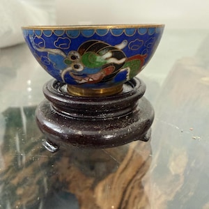 Mini antique Chinese dragon design metal cloisonne bowl with wooden base