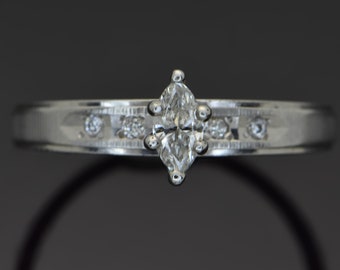 Vintage 14kt white gold ring with Diamonds