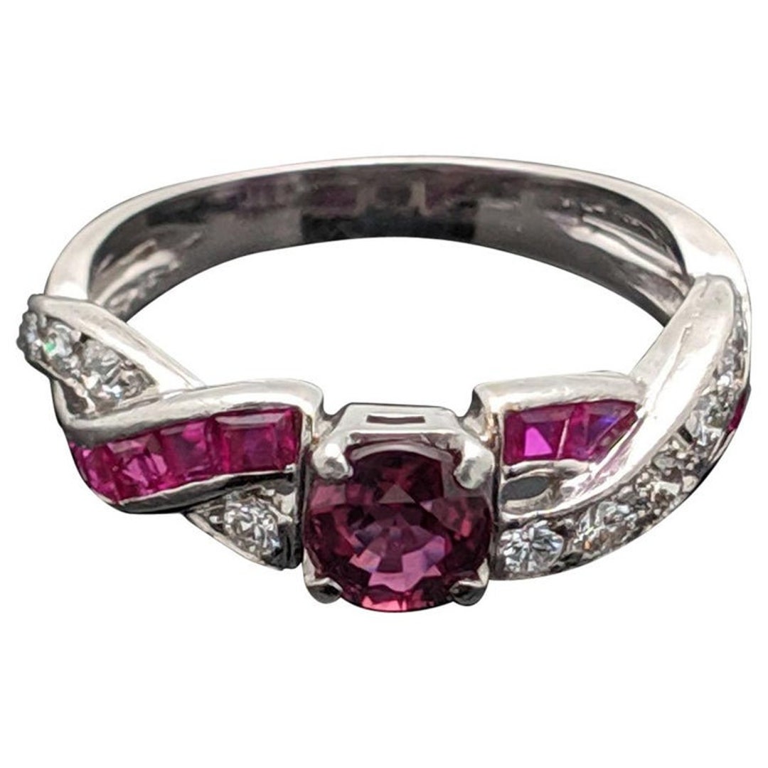 Anillo De Boda De Oro Macizo De 14k Con Rubí Ovalado Y Diamante. - España