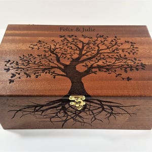 Boîte souvenir Arbre de vie personnalisée 12 x 8 x 4, boîte de rangement en bois faite main sur mesure, boîte souvenir de famille, boîte à saké personnalisée