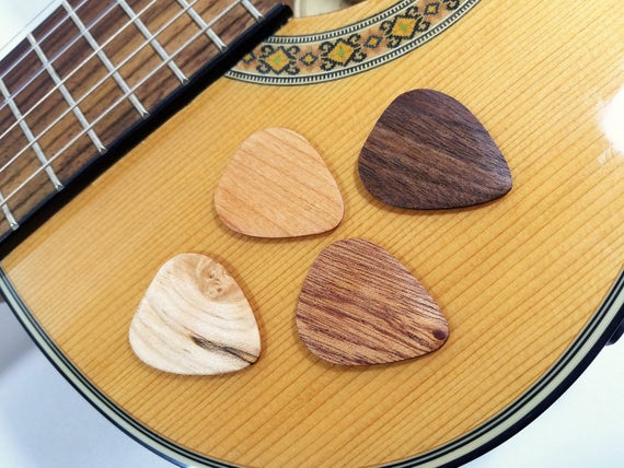 N° 1 - Médiator Plectre Pick guitare - Bois clair Notes de musique - CUSTOM