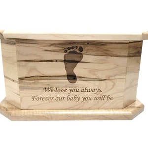 Personalisierte handgemachte Holz Fußabdruck Säugling Urne, Baby Urne, gravierte hölzerne Kinderurne, Säugling Urne, Box für Asche