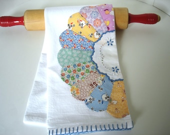 Flour Sack Towel Hand Appliqued Dresden Plate Vintage Quilt Block