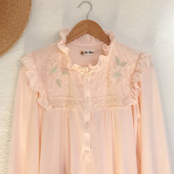 Vintage 1980's Victorian Ruffle Peach Nightgown D… - image 4