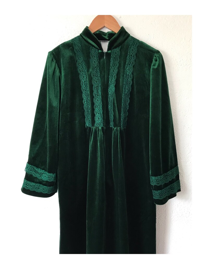 Vintage Victorian Emerald Green Velour Lace Dressing Gown Robe