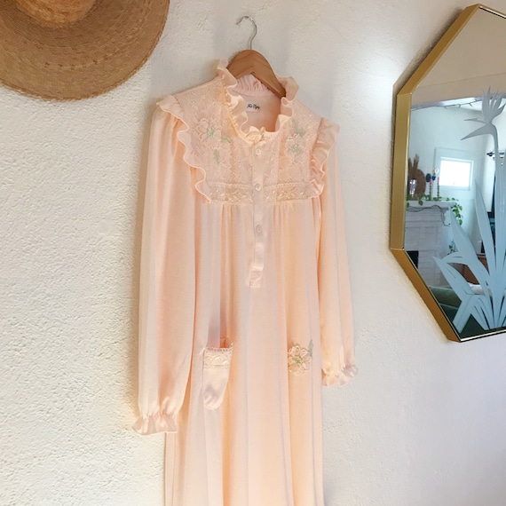 Vintage 1980's Victorian Ruffle Peach Nightgown D… - image 3