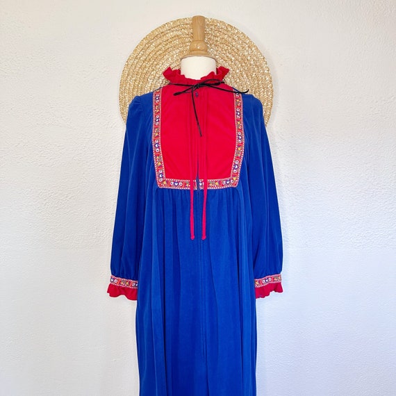 Vintage 1960's Folk Dressing Gown - image 1