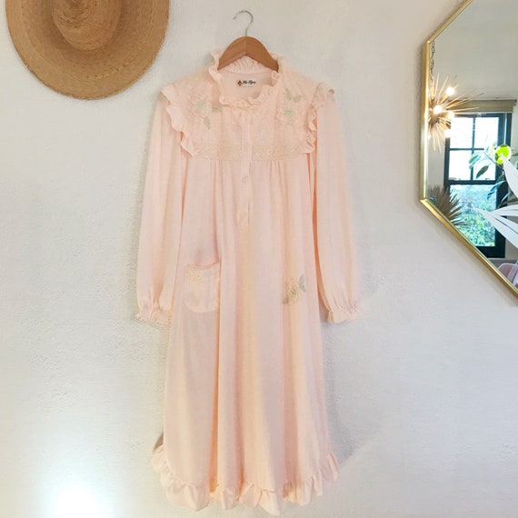 Vintage 1980's Victorian Ruffle Peach Nightgown D… - image 2