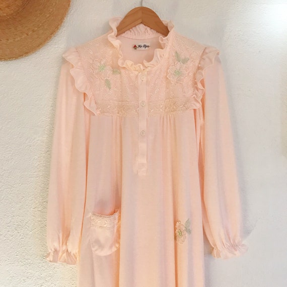 Vintage 1980's Victorian Ruffle Peach Nightgown D… - image 1