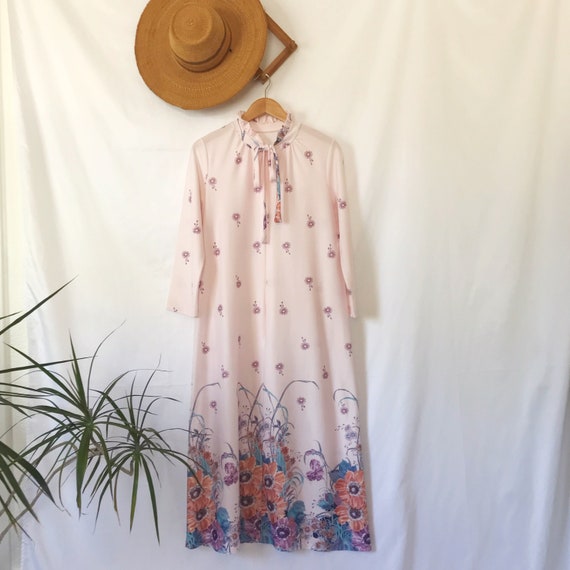 Vintage 70's Blush Pink Floral House Dress | Dres… - image 4