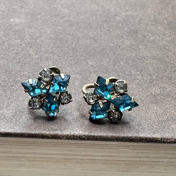 Vintage 12 kt gold filled De Curtis screw back earring with blue and clear rhinestones