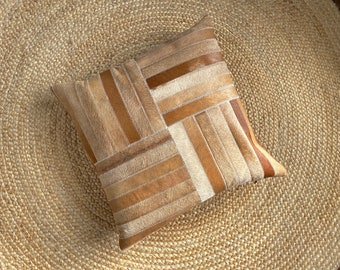 Funda de almohada de piel de vaca, diseño Quatro, 45 x 45 cm, hecha a mano, con pelo sobre piel, patchwork en tonos marrones. Decoración para el hogar, cojín para sofá, regalo.