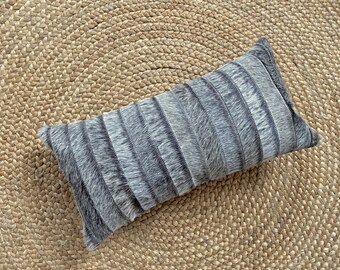 Funda de almohada lumbar decorativa PETITE de 45 x 23 cm, hecha a mano en piel de vaca natural a rayas.