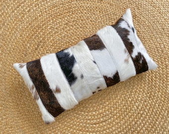 Funda de almohada lumbar pequeña ACCENT de 45 x 23 cm, hecha a mano en piel de vaca tricolor natural a rayas.
