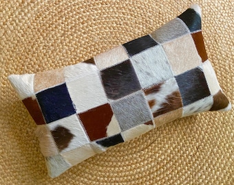 Funda de almohada lumbar de piel de vaca con diseño de píxeles, 12" x 20", pelo natural multicolor sobre piel.