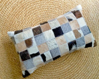 Funda de almohada lumbar de piel de vaca con diseño de píxeles, 12" x 20", pelo natural multicolor sobre piel.