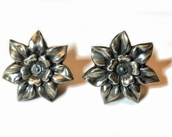 1940s Sterling Silver Springtime Daffodil Blossom Screw Back Earrings