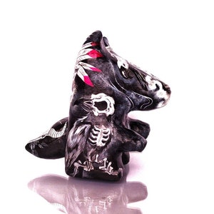OOAK Sculpture d'intérieur Totem-Loup en papier mâché peint dans le style gothique du Jour des Morts