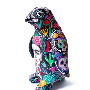 OOAK animal intérieur figure pingouin en papier mâché et peint à la main du style mexicain Jour des Morts