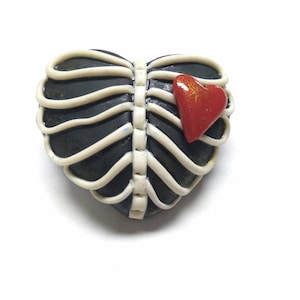 Small black heart brooch molded by hand from polymer clay, Halloween accessory