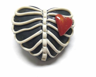 Small black heart brooch molded by hand from polymer clay, Halloween accessory