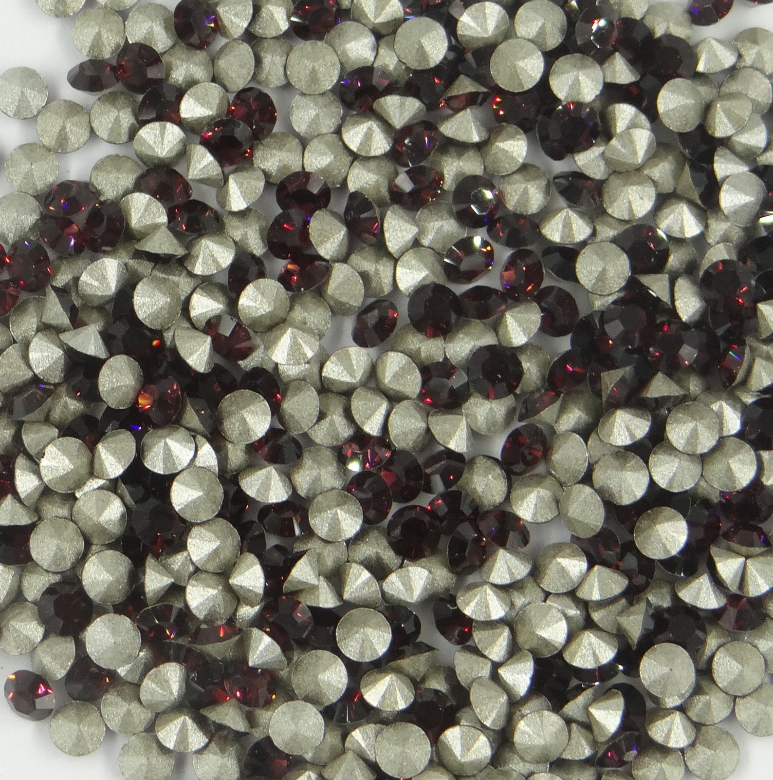 216 20 *** 60 strass anciens (années 60) fond conique 2,0mm noir : par