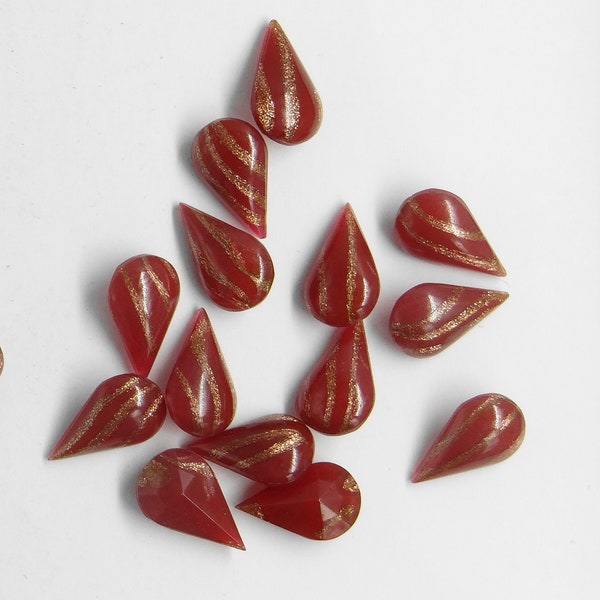 22V ** 8 cabochons verre de Bohême anciens, goutte 13,5X8mm rouge pailleté or