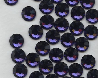 2028 SS34 PV hf *** 20 Swarovski flat back SS34 hotfix (7,2mm) purple velvet