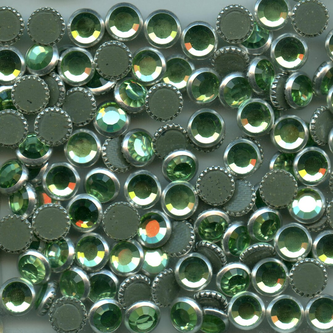 2013 SS16 P HF *** 30個のスワロフスキーラインストーンがフラット