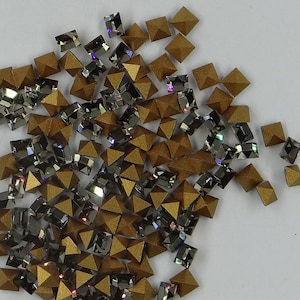 4401 4 BD : 47 Swarovski rhinestones point back 4401 4mm square BLACK DIAMOND