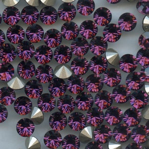 1028 SS34 A ***  24 Swarovski rhinestones point back SS34 (7,2mm) AMETHYST