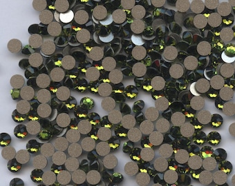 2058 ss12 O *** 60 Swarovski Xilion Rose flat back 3,1mm OLIVINE