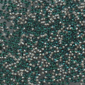 1028 PP7 E *** 100 Swarovski strass steentjes conische basis PP7 (1,40 mm) SMARAGD