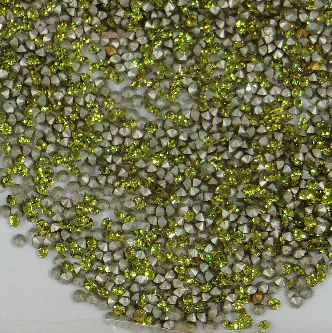 1028 PP9 L : 100 Swarovski Rhinestones Point Back, Chatons, Pp9 (1