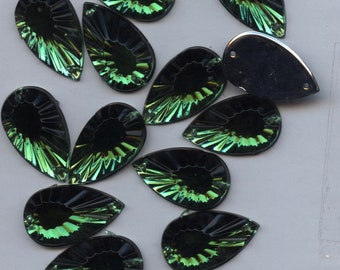 PC40 *** 30 Acrylic sewing stones PEAR 20x12 GREEN emerald