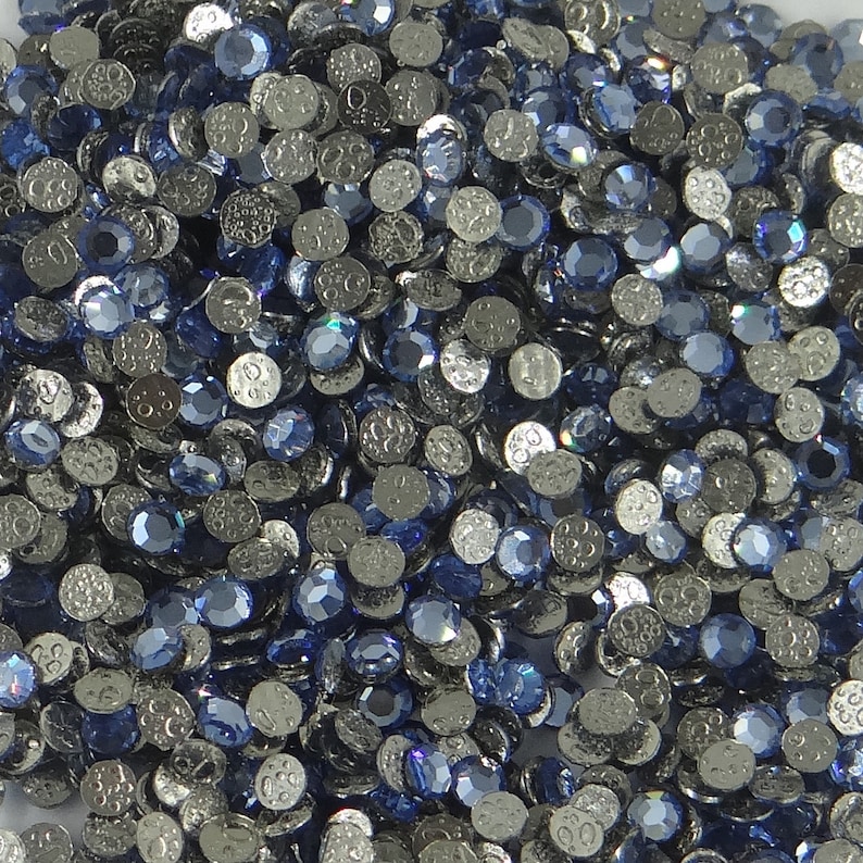SS6 PR LSA-HF *** 50 strass Preciosa fond plat SS6 2,00mm light sapphire