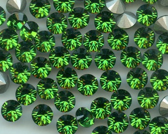 1028 SS34 FG ***  15 Swarovski rhinestones point back SS34 (7,2mm) FERN GREEN
