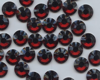 2038 SS34 lsy hf *** 14 Swarovski flat back HOTFIX SS34 (7,10mm) light siam satin