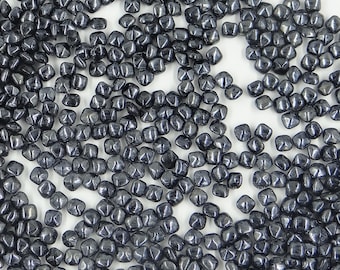 86B : 35 gr (=500 pieces) mini cabochons old squares bohemian glass 4,4mm HEMATITE