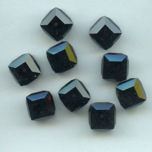 5601 8 N *** 2 cubes Swarovski réf. 5601 8mm crystal JET (noir)